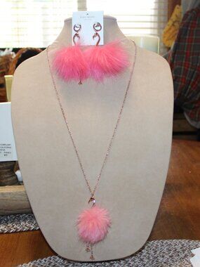 NWT Kate Spade New York "By the Pool " Flamingo necklace and earrings set.  FAB!